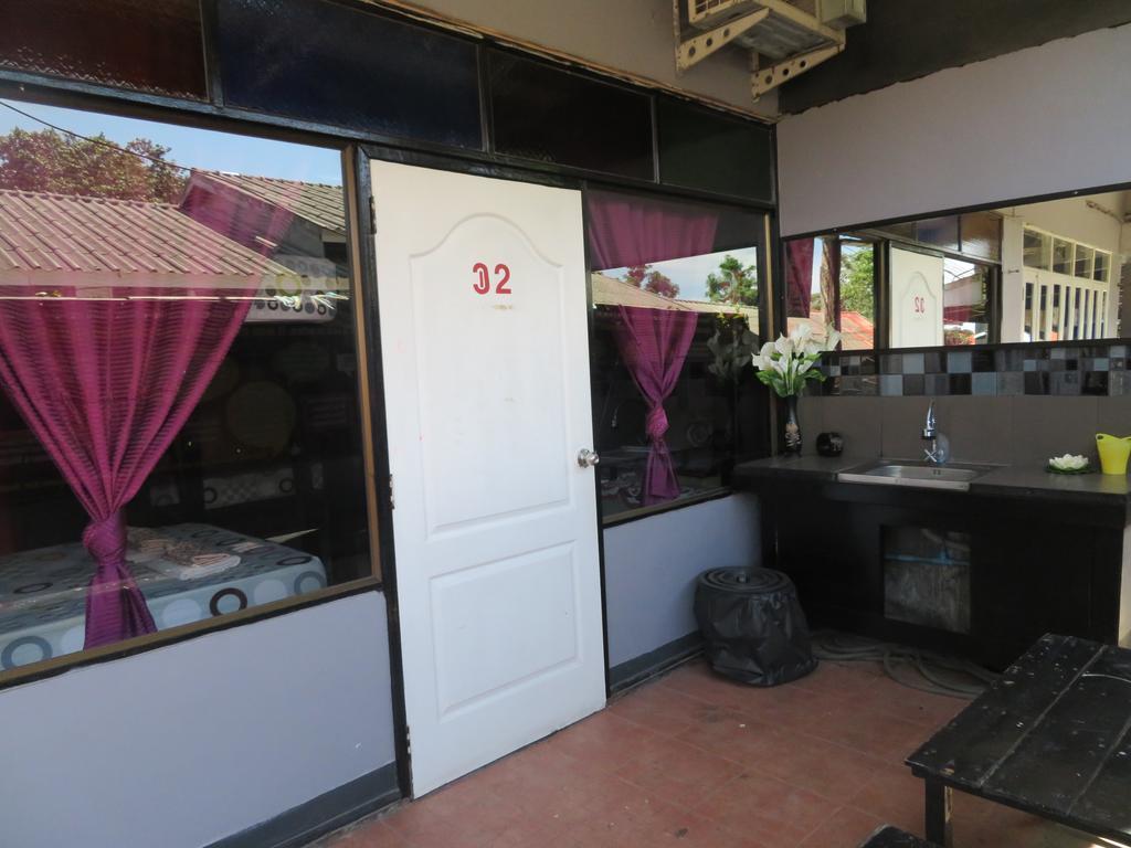 Same Same Guesthouse, Bar & Restaurant (Adults Only) Хаад Рин Экстерьер фото